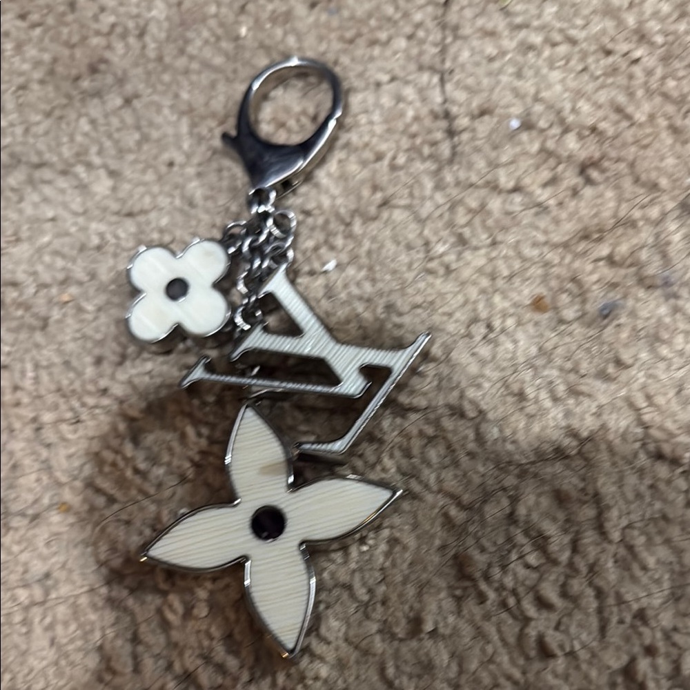 Louis Vuitton White Silver Key Card Holder